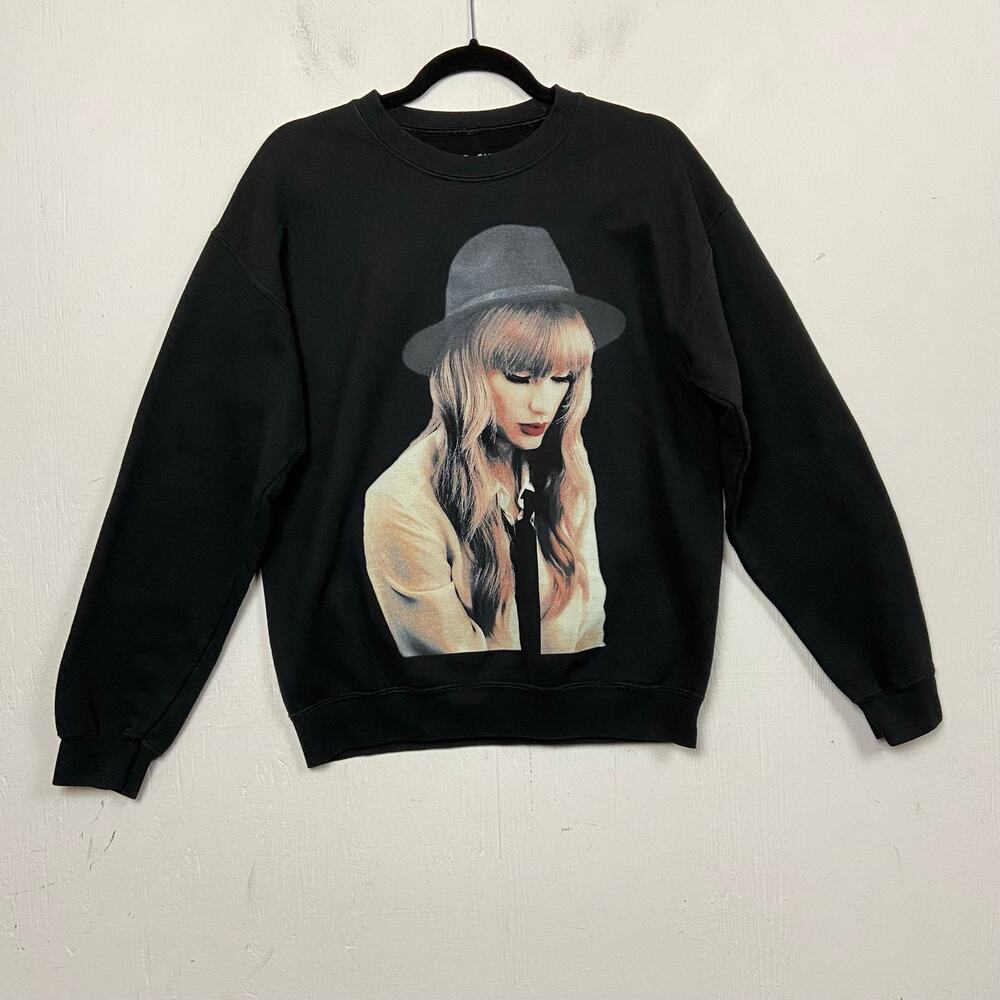 Taylor Swift Beautiful Tragic Love Affair Black Crewneck Sweatshirt Size Medium